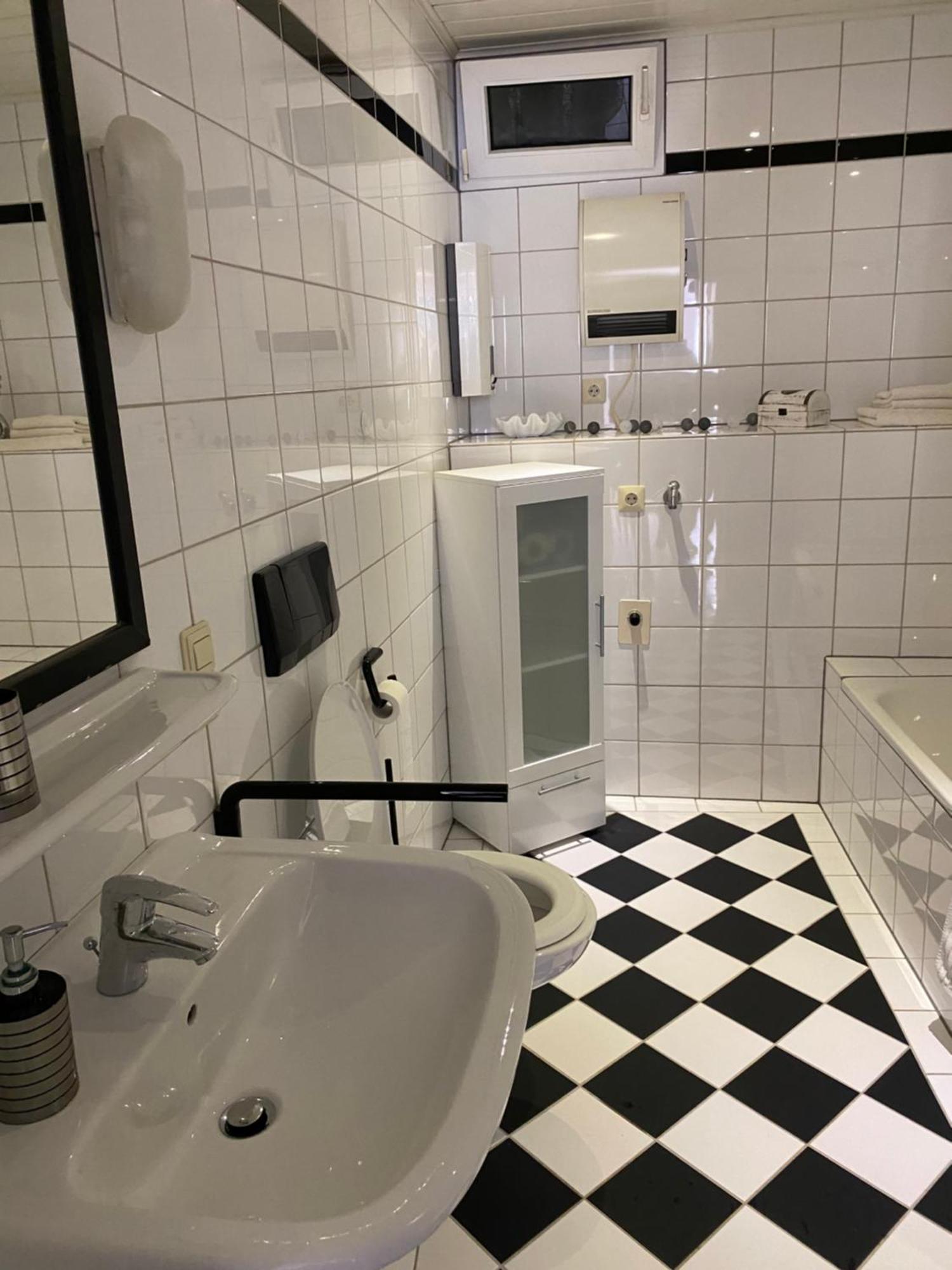 Ferienwohnung Zentral An Der Moselpromenade Zell an der Mosel Luaran gambar